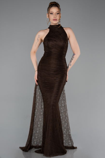 Kahve Halter Yaka Kuyruklu Uzun Dantel Abiye Elbise ABU6084