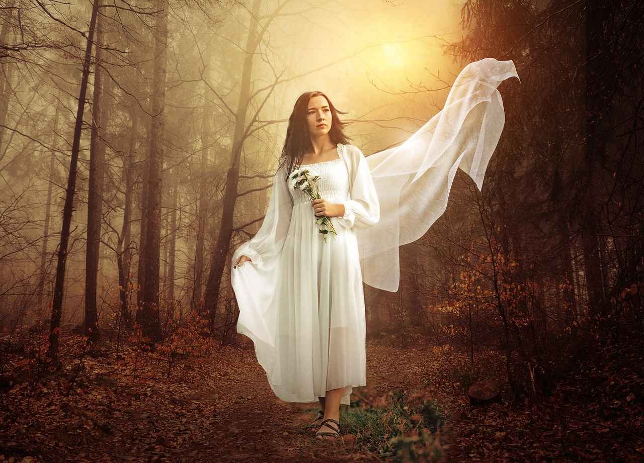 4. Straplez Abiye Elbiseler