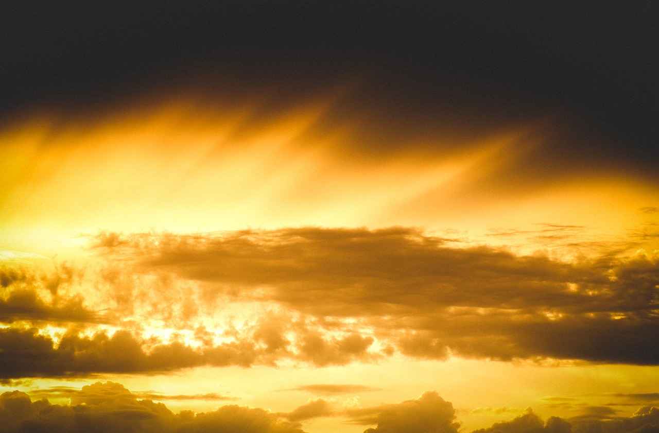 Kış Düğünlerinde Uzun Kollu Abiye Seçimi